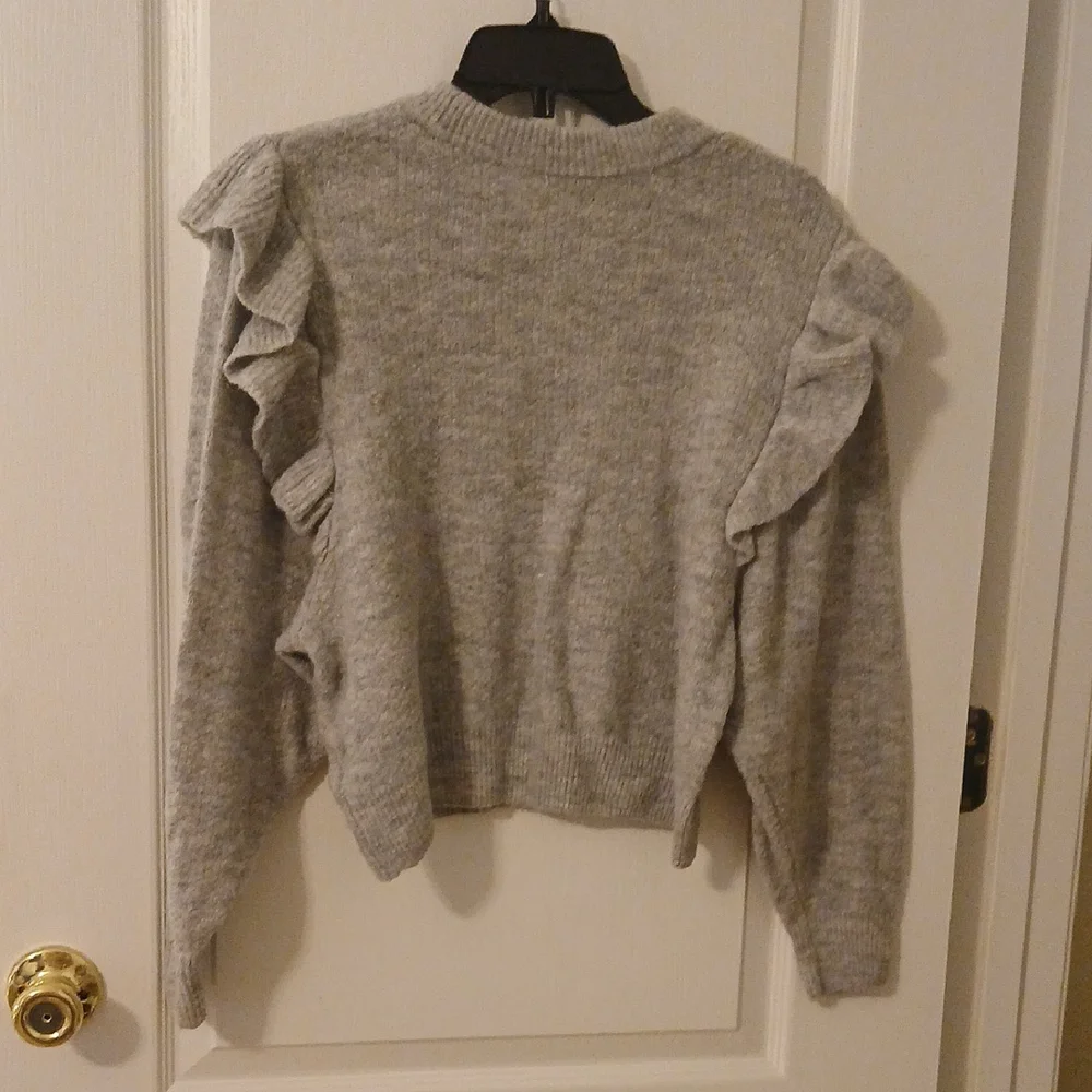 H & M Divided Gray Ruffled Sweater - Picture 4 of 8